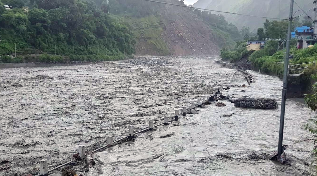महाकाली नदीको सतह बढेपछि स्थानीयवासी त्रसित